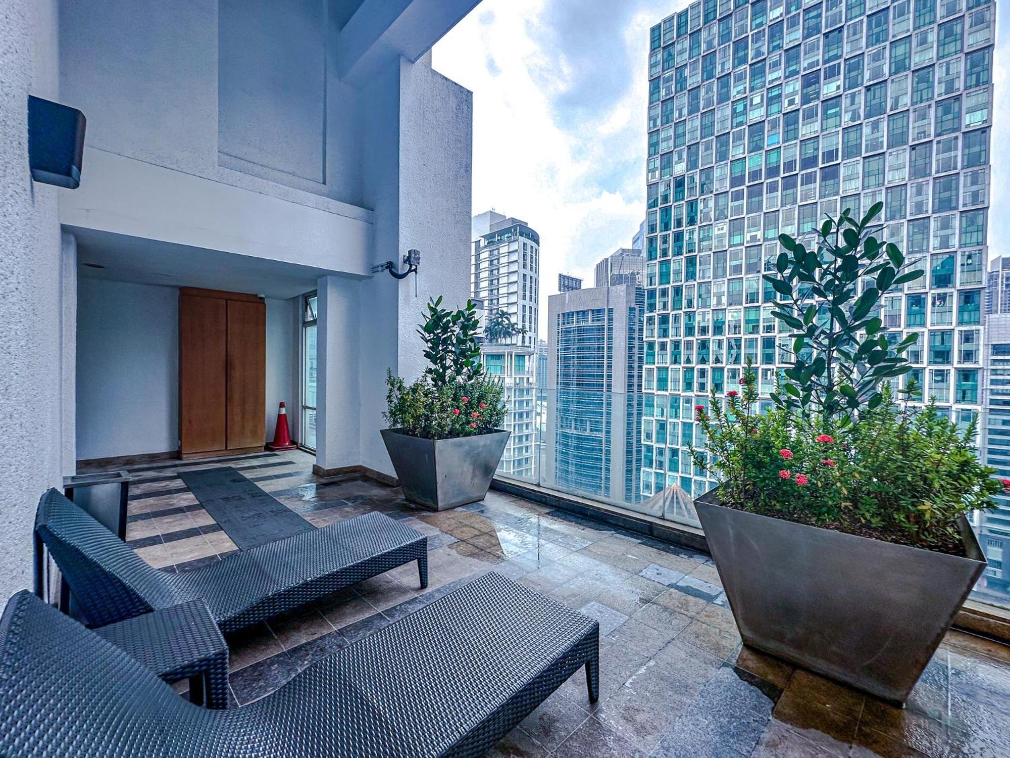 Klcc Suites By Nhb 쿠알라룸푸르 외부 사진